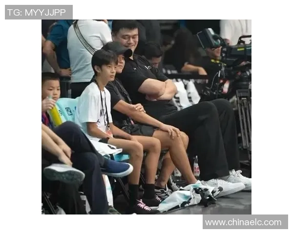 姚明春日的篮球传奇与人生哲学交织的温暖时光