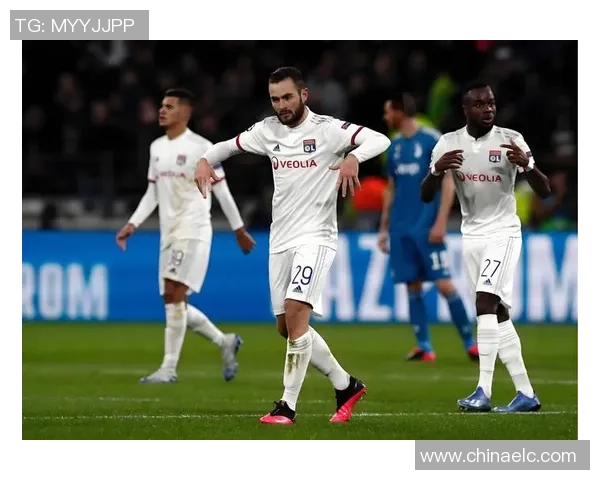 中超精彩对决巴黎圣日耳曼逆转曼联全场沸腾瞬间回顾与分析