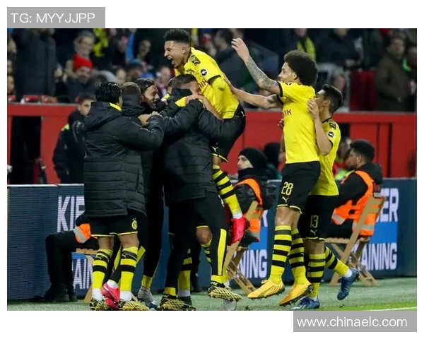 德甲焦点战：多特蒙德小胜里昂红牌事件引发全场热议