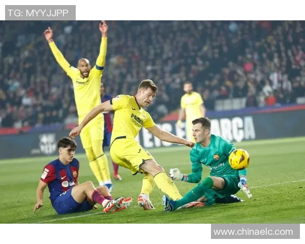 德甲激战：多特蒙德与巴萨平局红牌事件引发全场热议