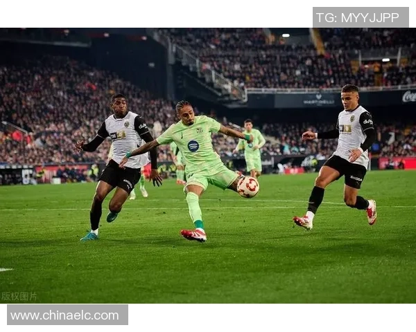 国王杯冷门之战那不勒斯以1-0战胜多特蒙德上演帽子戏法精彩瞬间