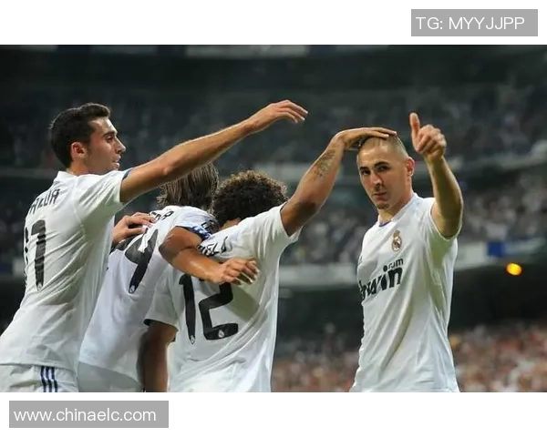 德甲盛宴:皇马4-0战胜那不勒斯神奇扑救点燃全场激情与转会传闻 德甲盛宴:皇马4-0战胜那不勒斯神奇扑救点燃全场激情与转会传闻