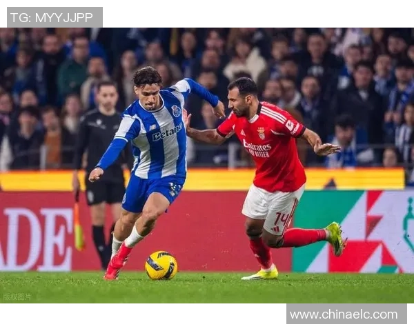 欧联杯精彩对决波尔图与那不勒斯激战成平局引发全场热烈反响 欧联杯精彩对决波尔图与那不勒斯激战成平局引发全场热烈反响