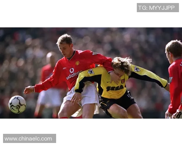 英超焦点战:AC米兰凭乌龙球险胜曼联全场沸腾 英超焦点战:AC米兰凭乌龙球险胜曼联全场沸腾