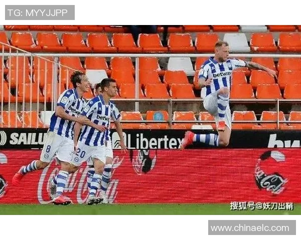 西甲激战：里昂与巴黎圣日耳曼战平红牌事件引发全场热议