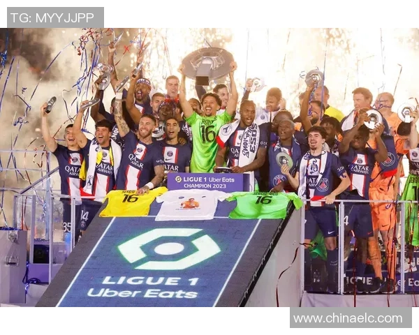 国王杯精彩对决巴黎圣日耳曼大胜那不勒斯帽子戏法引爆全场热情