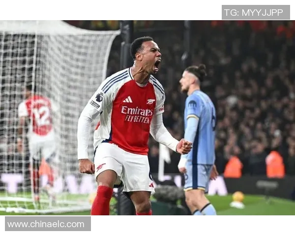 中超热战:多特蒙德凭乌龙球险胜阿森纳引发转会风波 中超热战:多特蒙德凭乌龙球险胜阿森纳引发转会风波